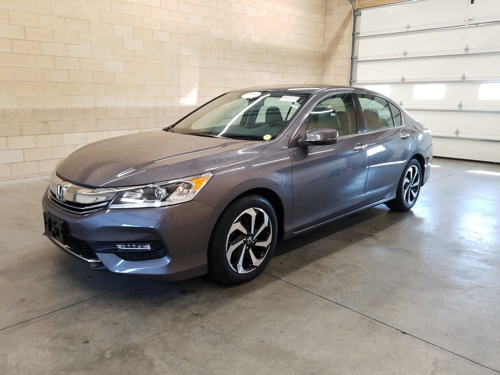 1HGCR2F84GA054824 Honda Accord Sedan 2016