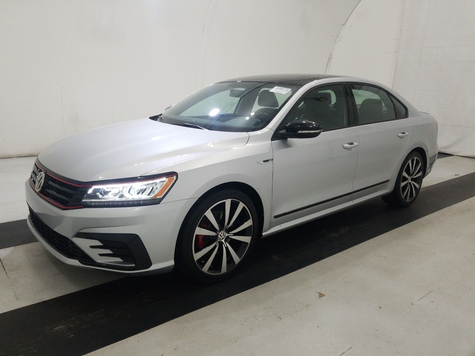 1VWJM7A3XJC049231 Volkswagen Passat 2018